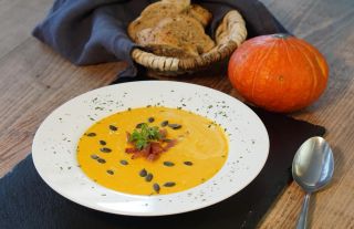 🎃 Dýňový krém – podzimní klasika, která nesmí chybět. Krémová konzistence, jemná sladkost pečené dýně a voňavé koření,...